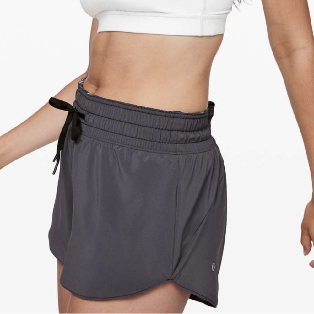 Lululemon Choose a Side Short *Reversible 3"
Utopia Multi / Moonwalk Size 6